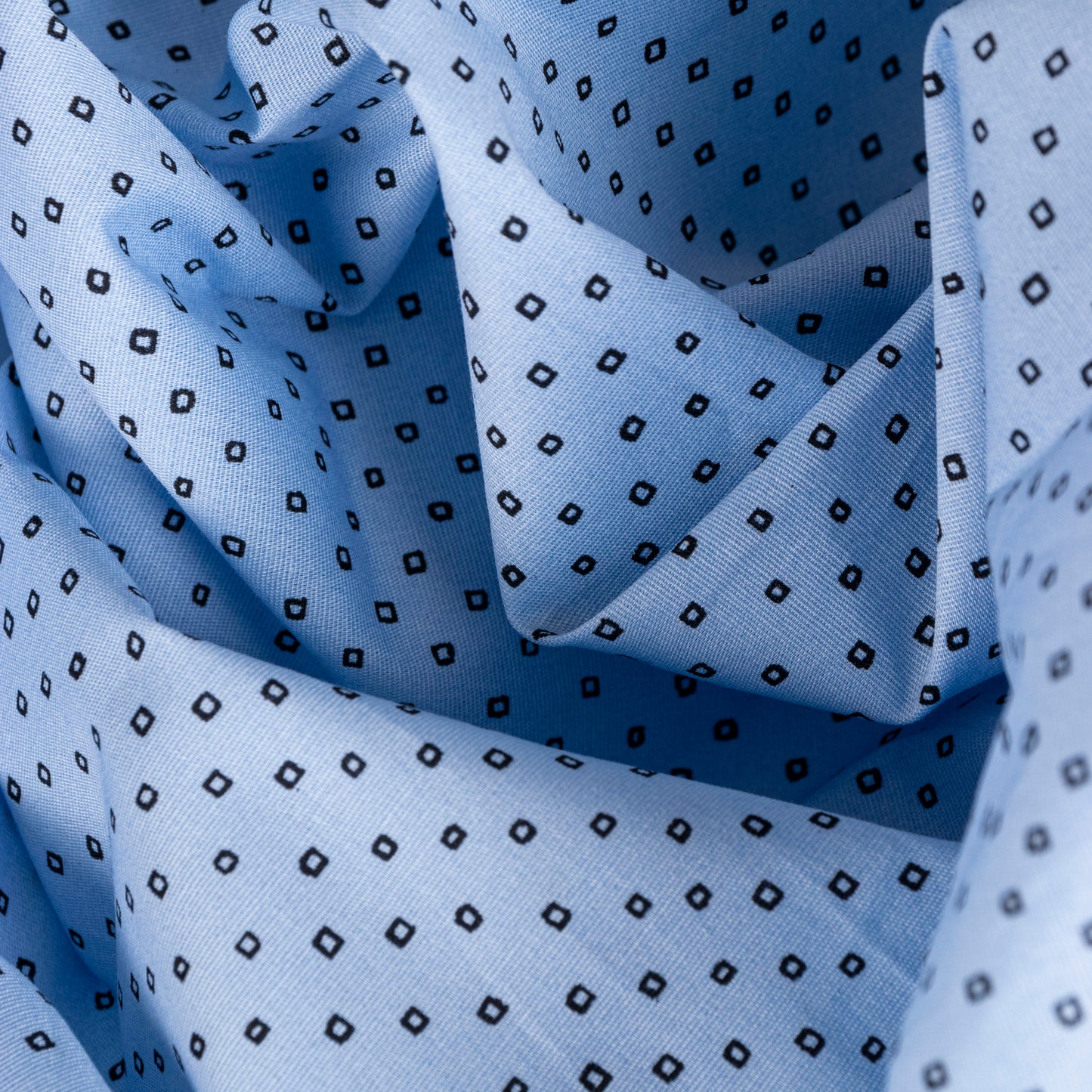 POPLIN CON LYCRA ESTAMPADO CUADRADO CELESTE